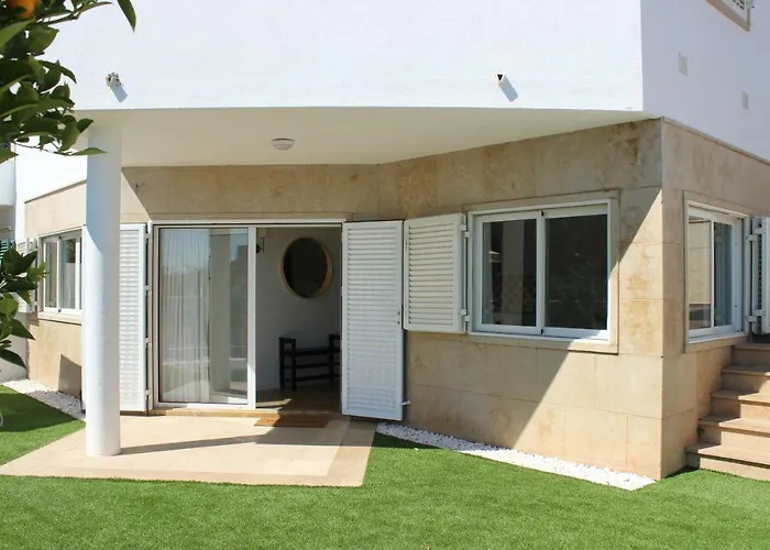 Encosta's Garden Apartment *